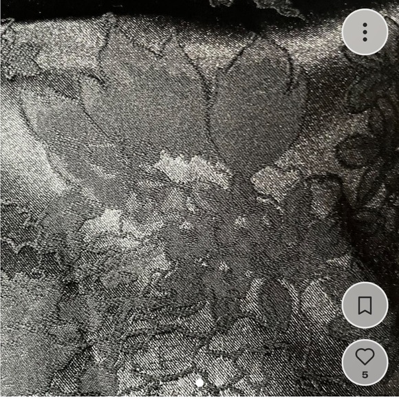 Black on black floral silky miniskirt - Picture 2 of 3